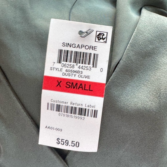 Bar III Blouse Women's XS Green Lightweight Short Sleeve V-Neck Blouse - Picture 5 of 6